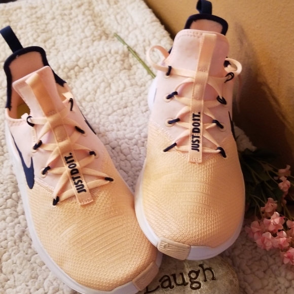 Nike Shoes - 🦊New adorable Nike TR 8 shoes🦊